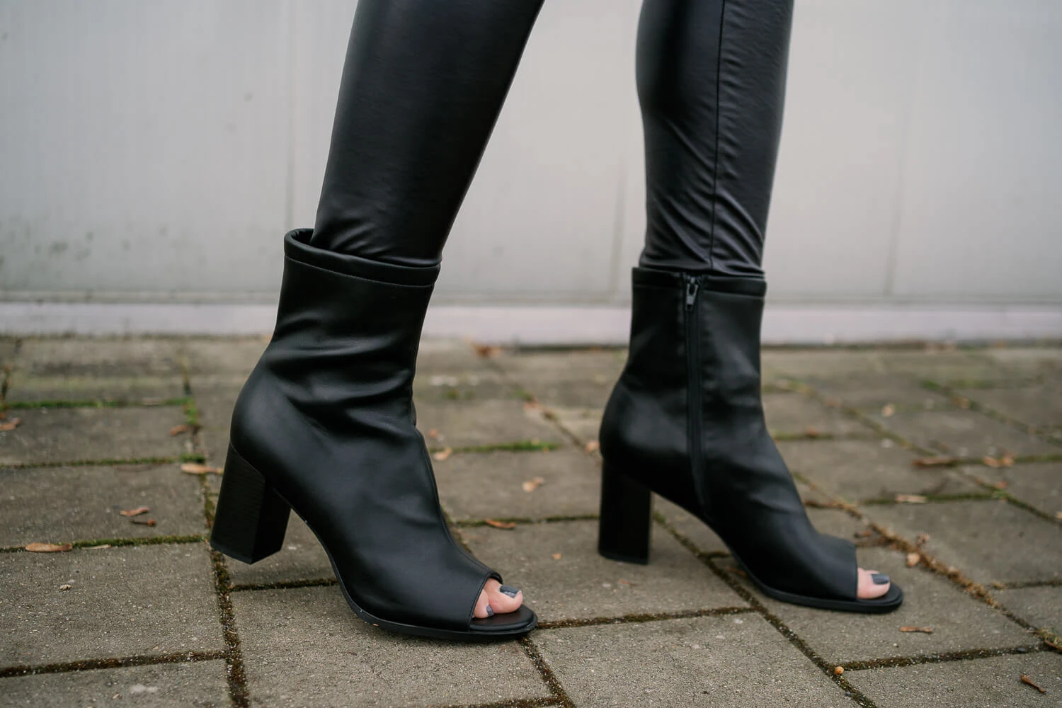 Peeptoe-Stiefeletten