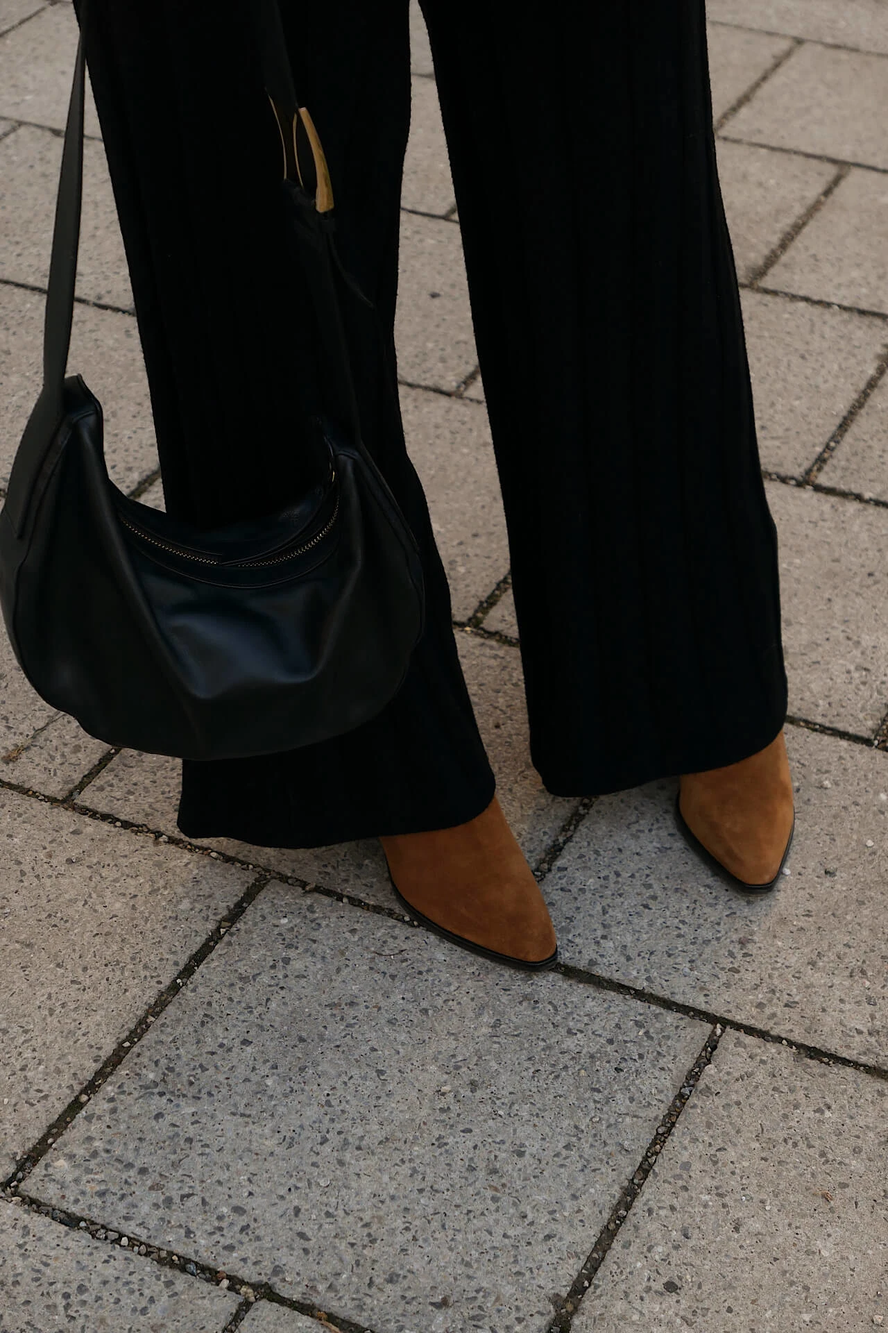 Ankle Boots zu Wide Leg Pants kombinieren