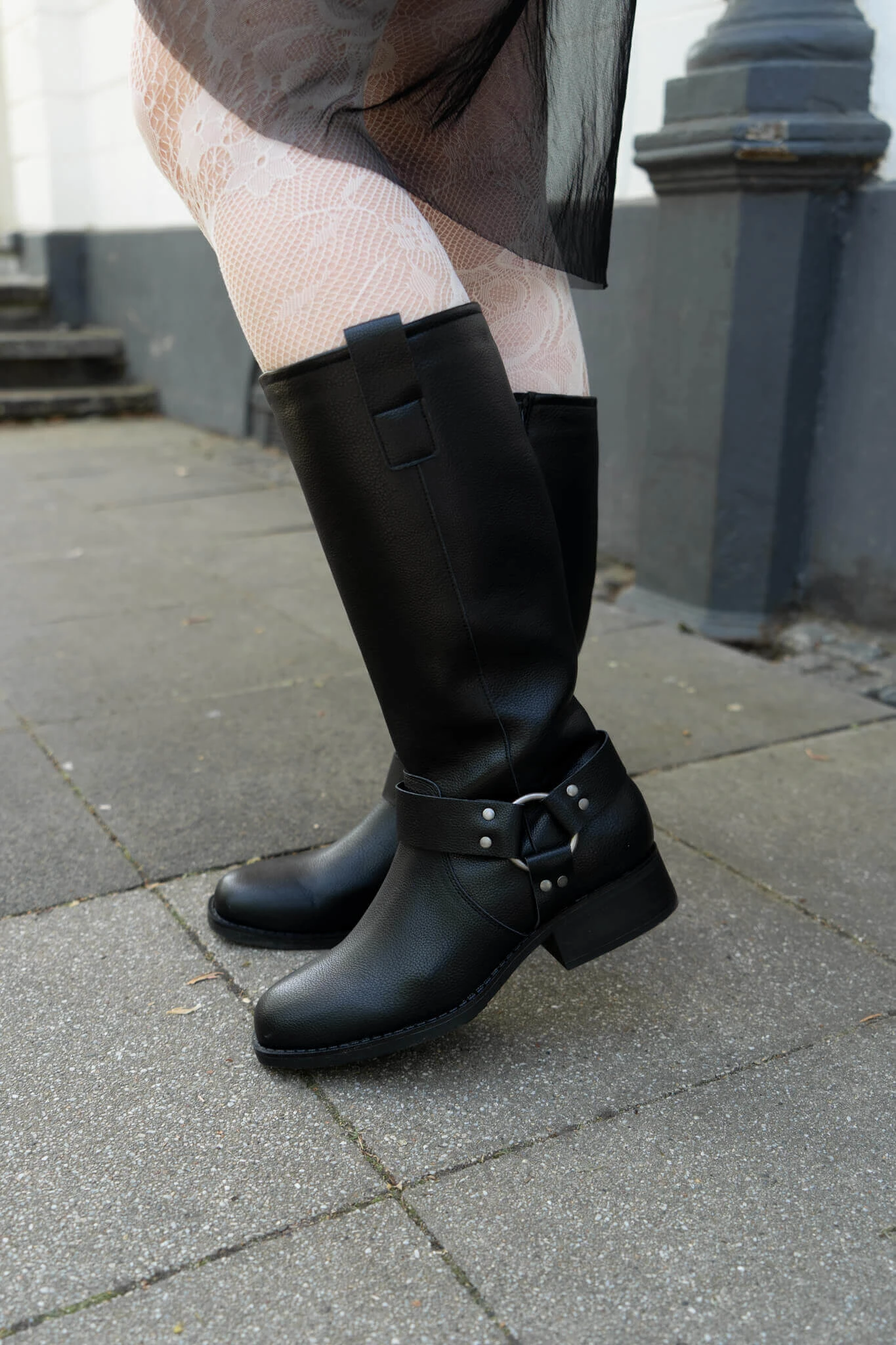 https://shoelove.deichmann.com/de-de/wp-content/uploads/2024/05/Festival-Outfits_-So-stylst-du-Boots-fuer-die-Festival-Saison-01.jpg