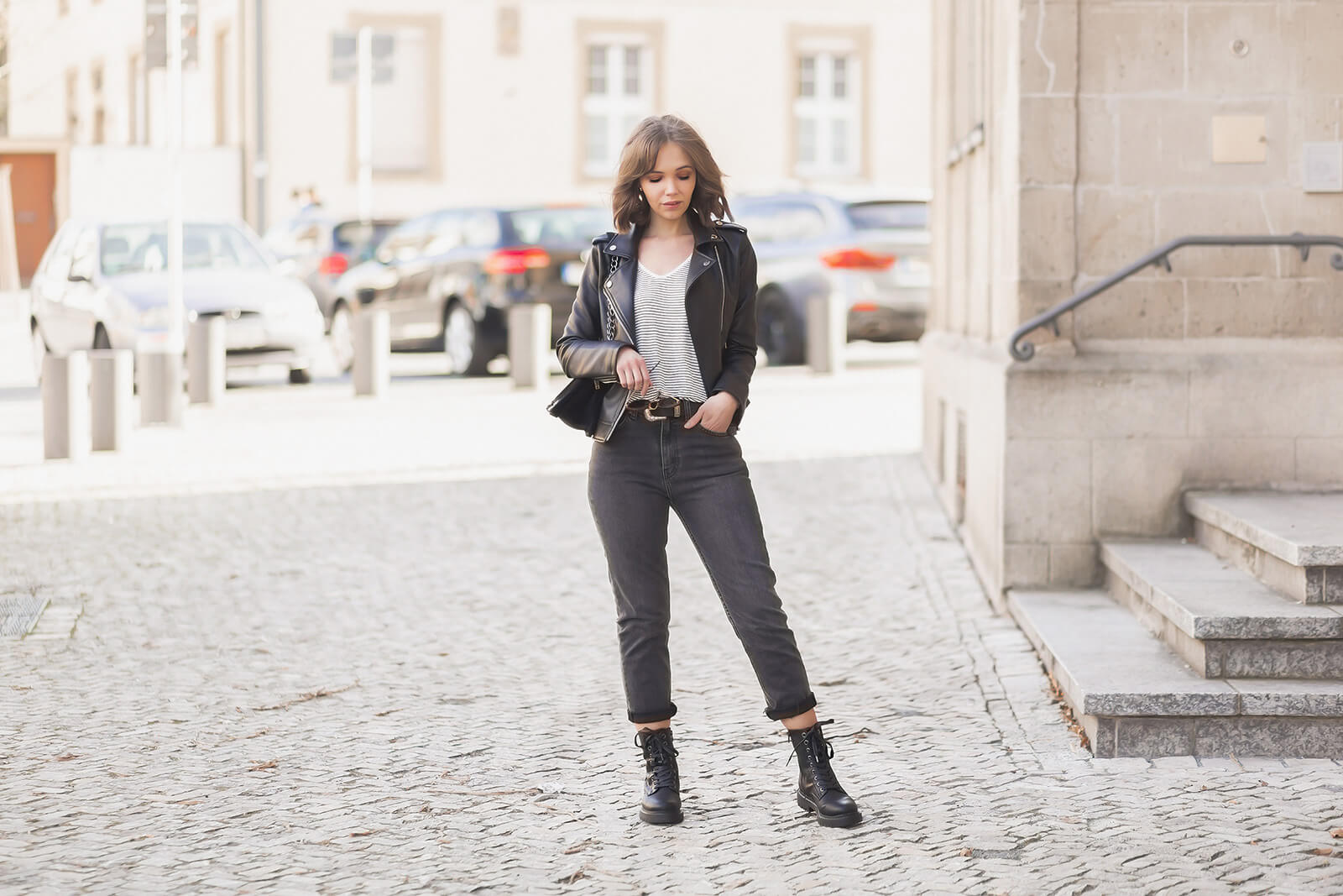 Chunky Boots stylen, Frühlingsoutfit mit Lederjacke, derbe Schnürboots, Shoelove by Deichmann