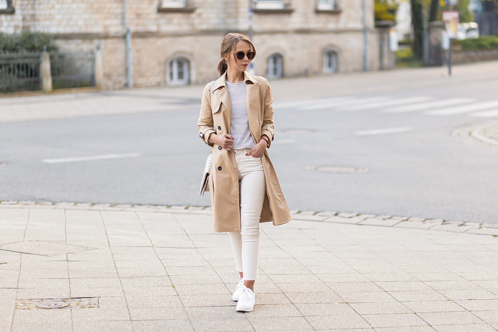 Zeitlose Mode Klassiker für den Frühling, Frühling Basics, Outfit mit Trenchcoat, Shoelove by Deichmann