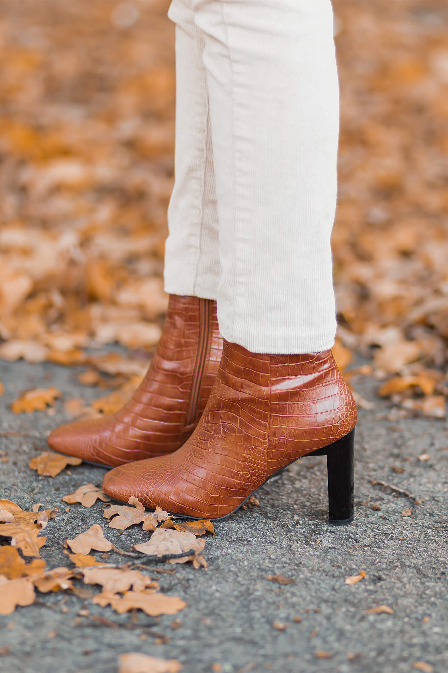 https://shoelove.deichmann.com/de-de/wp-content/uploads/accessoires-in-brauntönen-stylen-herbst-shoelove-by-deichmann3.jpg