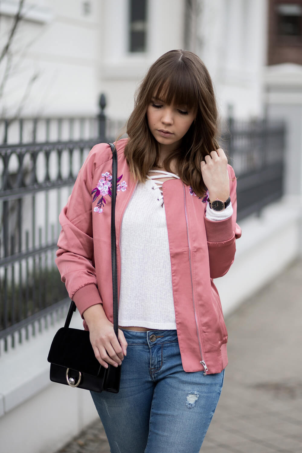 rosa Bomberjacke Outfit, Trendjacke, Trendblog by Deichmann