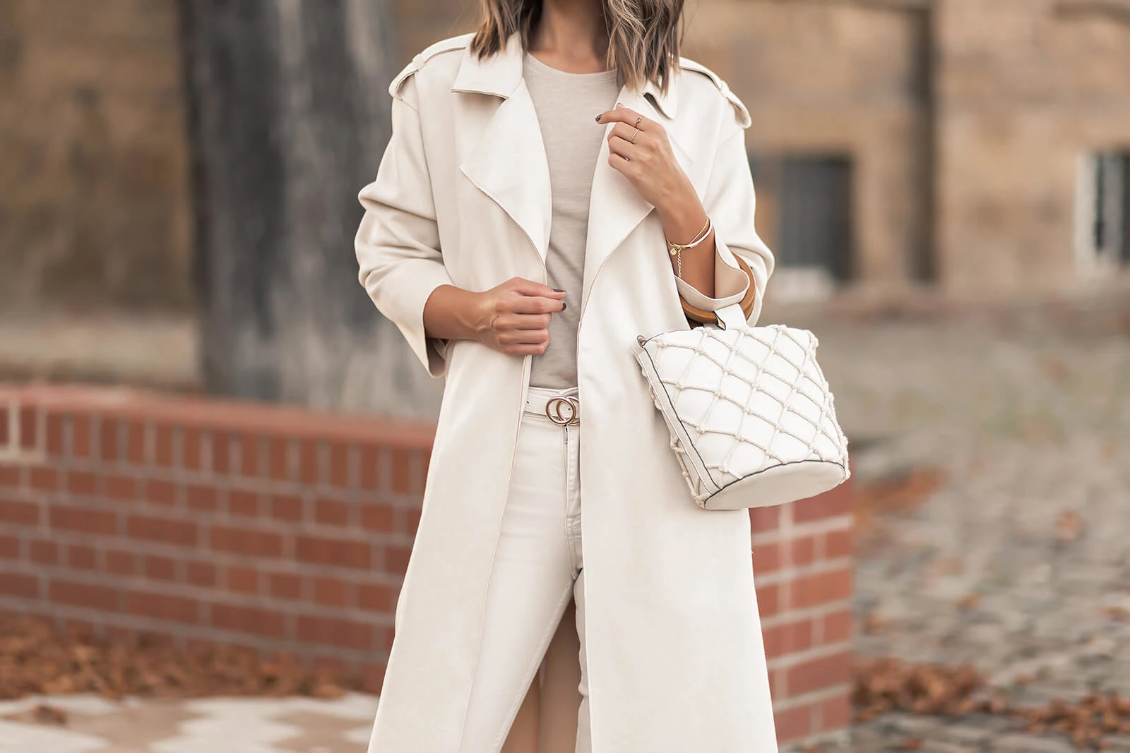 Helle Herbstlooks, Styling-Tipps, All-White im Herbst, weißer Trenchcoat, Shoelove by Deichmann