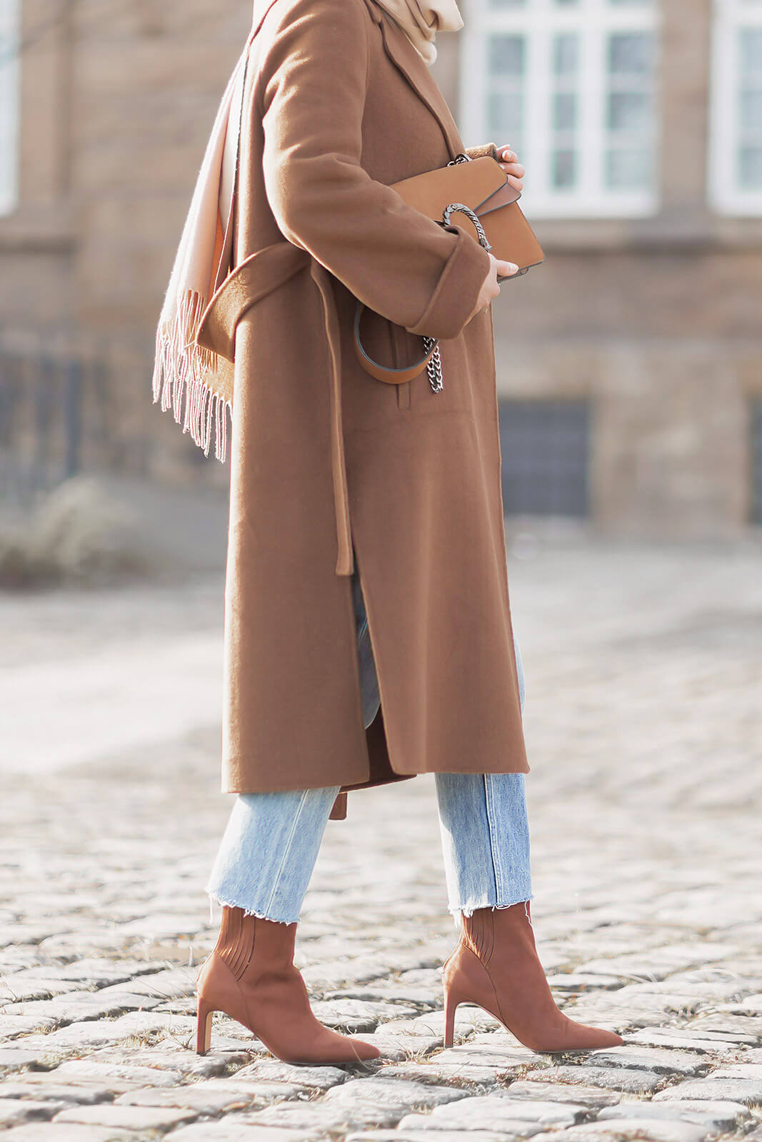 https://shoelove.deichmann.com/de-de/wp-content/uploads/2021/02/xxl-mantel-stylen-oversized-coats-trend-shoelove-by-deichmann2.jpg