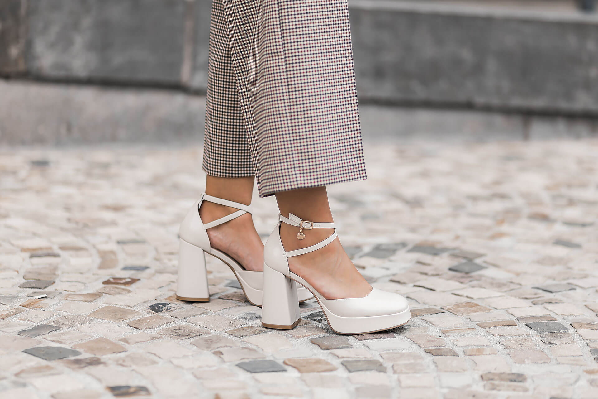 Spangenpumps sind der schönste Schuhtrend im Herbst