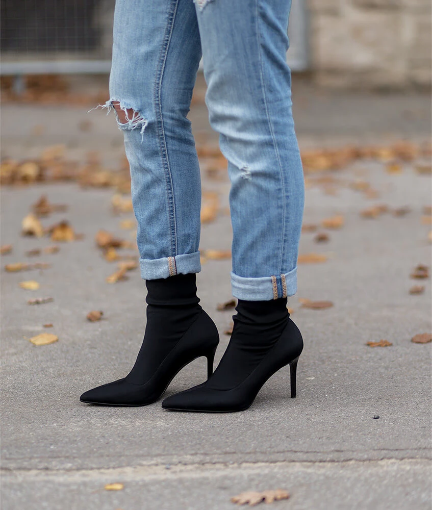 https://shoelove.deichmann.com/de-de/wp-content/uploads/sock-boots-herbsttrend-outfit-shoelove-by-deichmann-5.jpg