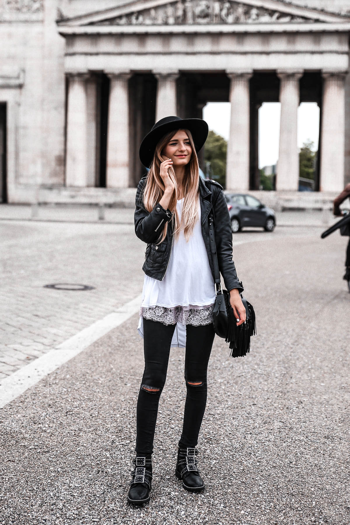 https://shoelove.deichmann.com/de-de/wp-content/uploads/Spitzendetails-Outfit-2.jpg