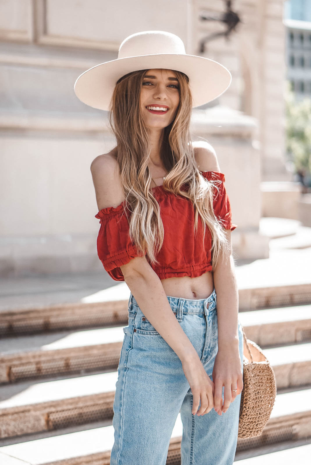 https://shoelove.deichmann.com/de-de/wp-content/uploads/2020/05/Jeans-Trend-2020-Outfit-4-1.jpg