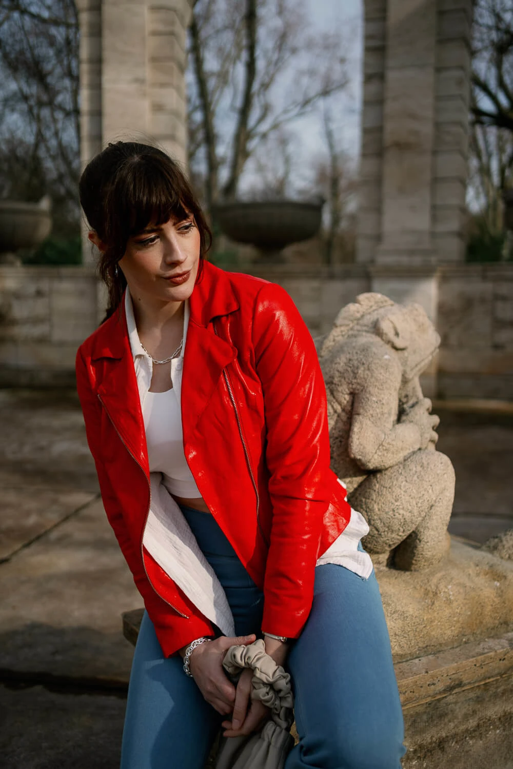 Kurze Lederjacke in knalligem Rot