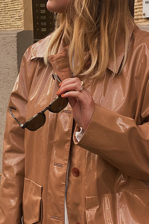 https://shoelove.deichmann.com/de-de/wp-content/uploads/2022/11/Shoelove-Camel-Coat-6.jpg