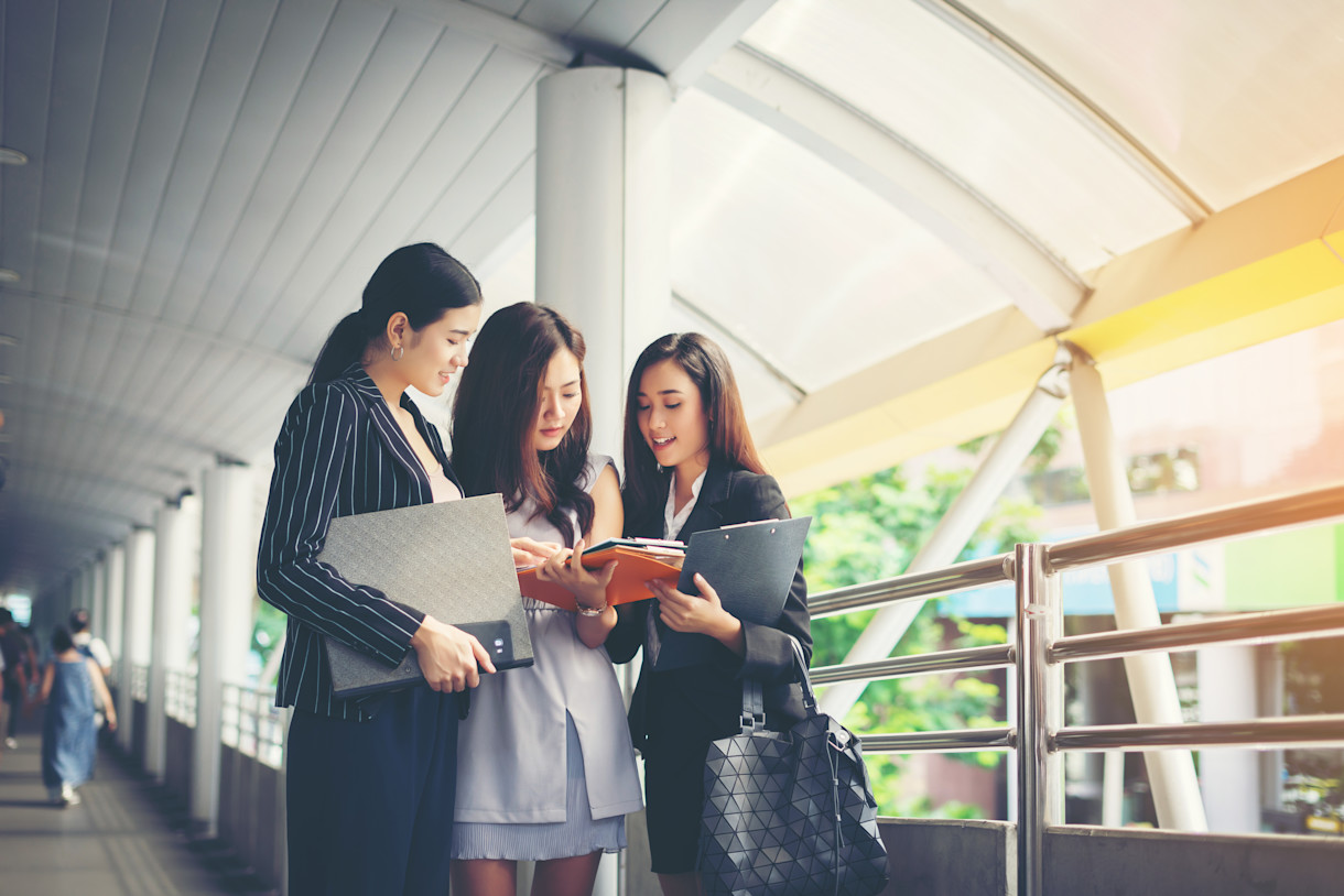 Singaporean-students-discussing-paperwork