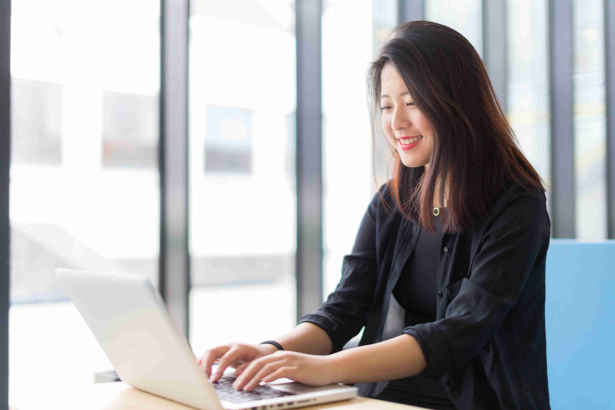 A Female test taker prepares for the IELTS Writing test on computer