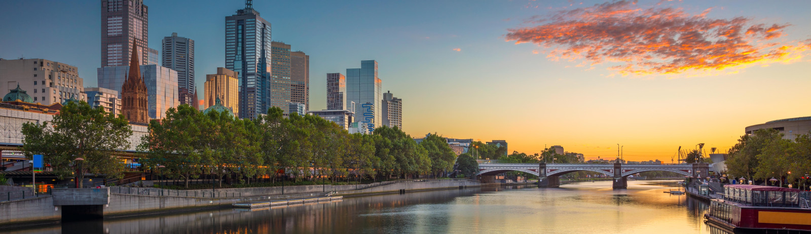 Summer sunrise view of the City of Melbourne, Australia