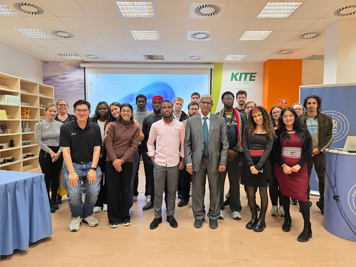 Ice - IDP IELTS Ambassador Gen1 in budapest - Thailand