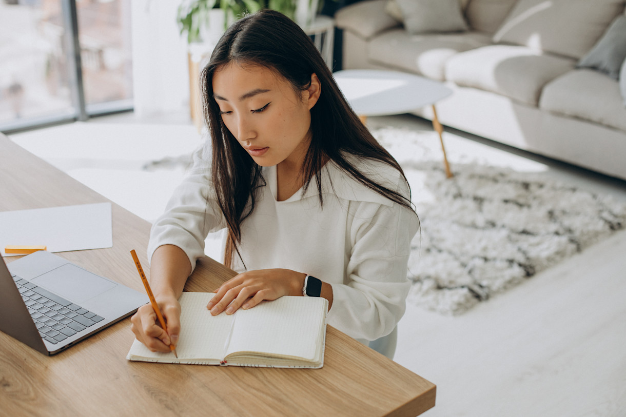 woman-studying-computer-desk-from-home