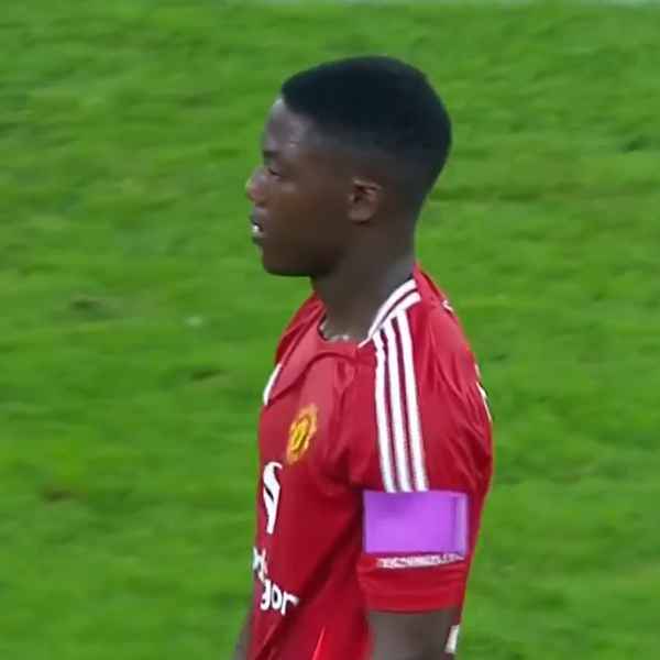 Mainoo takes on captain's armband | Manchester United