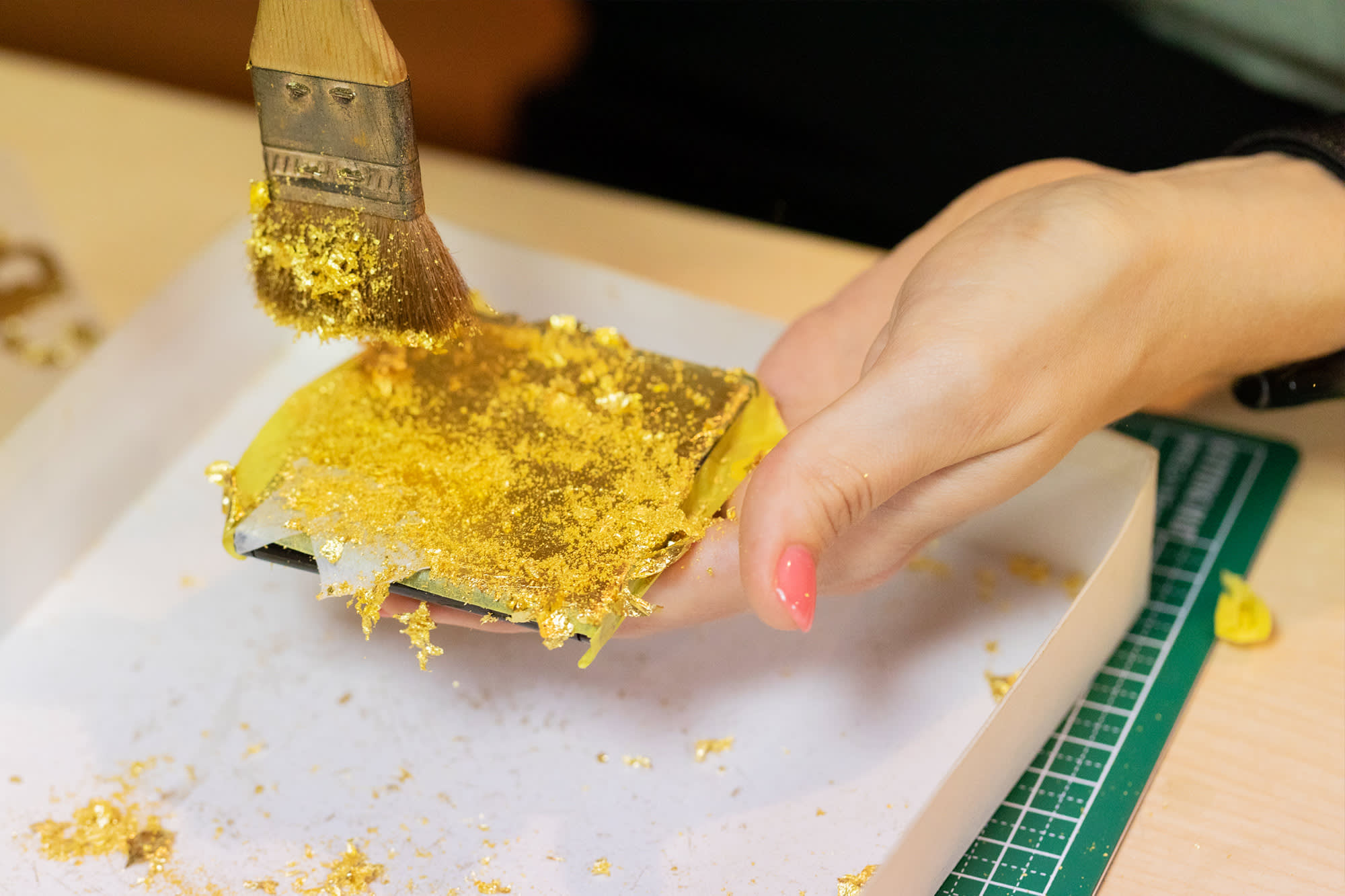 How gold leaf is made in Japan 