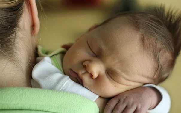 yenidogan-bebeklerin-uyku-duzenini-anlamak