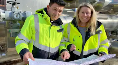 EnBW Mitarbeiter planen den Ausbau des Fernwärmenetzes in Heilbronn
