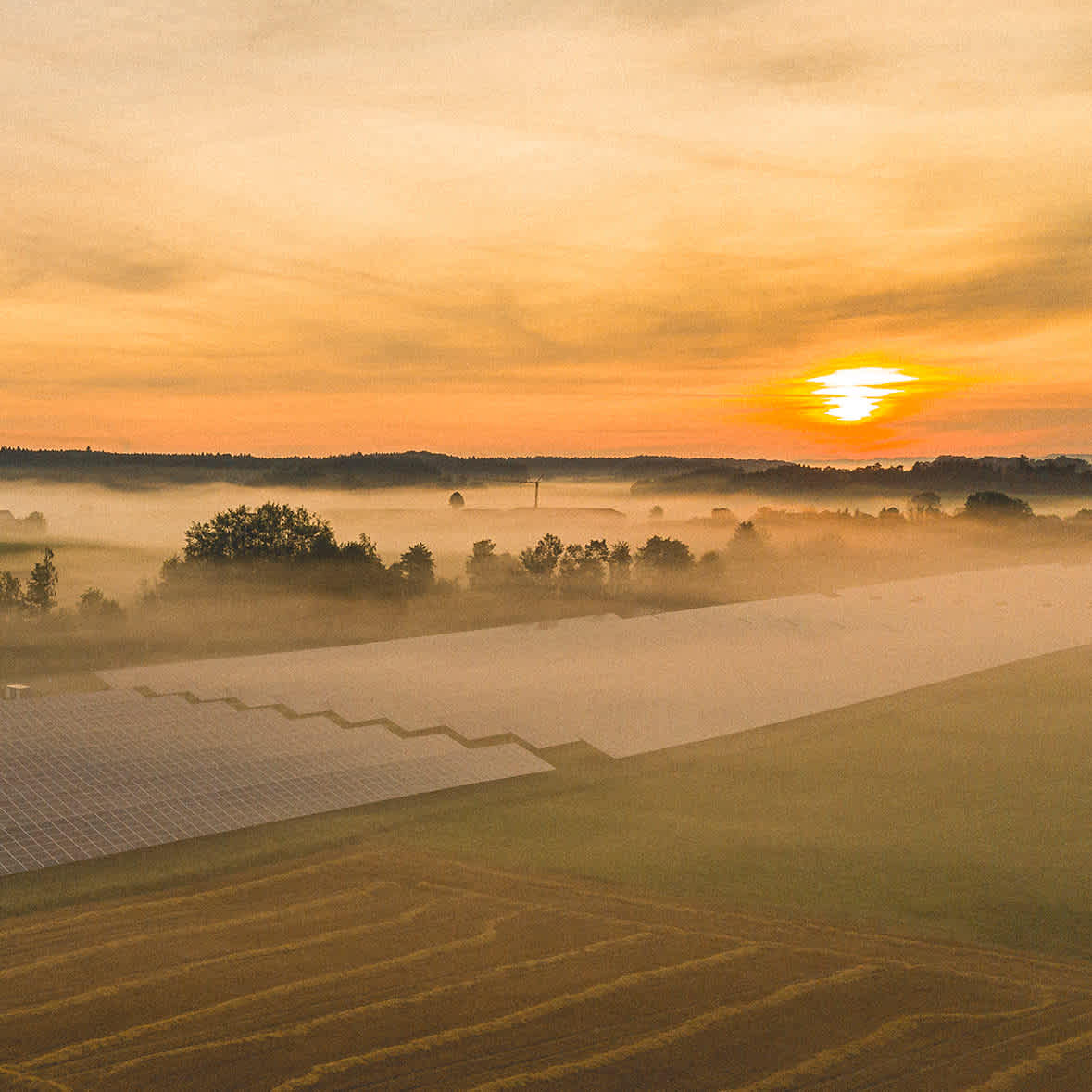 EnBW-Solarpark in der Dämmerung