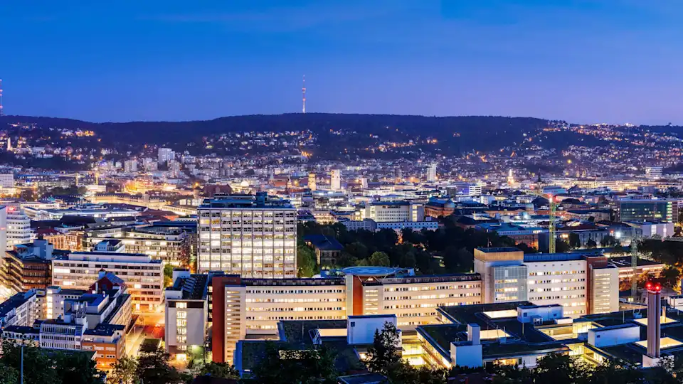 Panoramabild Stuttgart bei Nacht