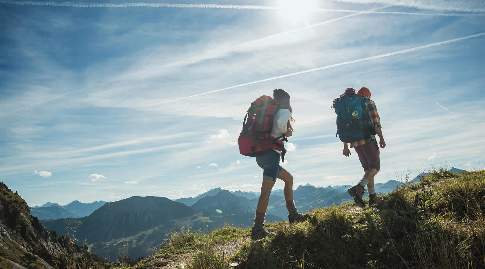 Mann und Frau auf Expedition