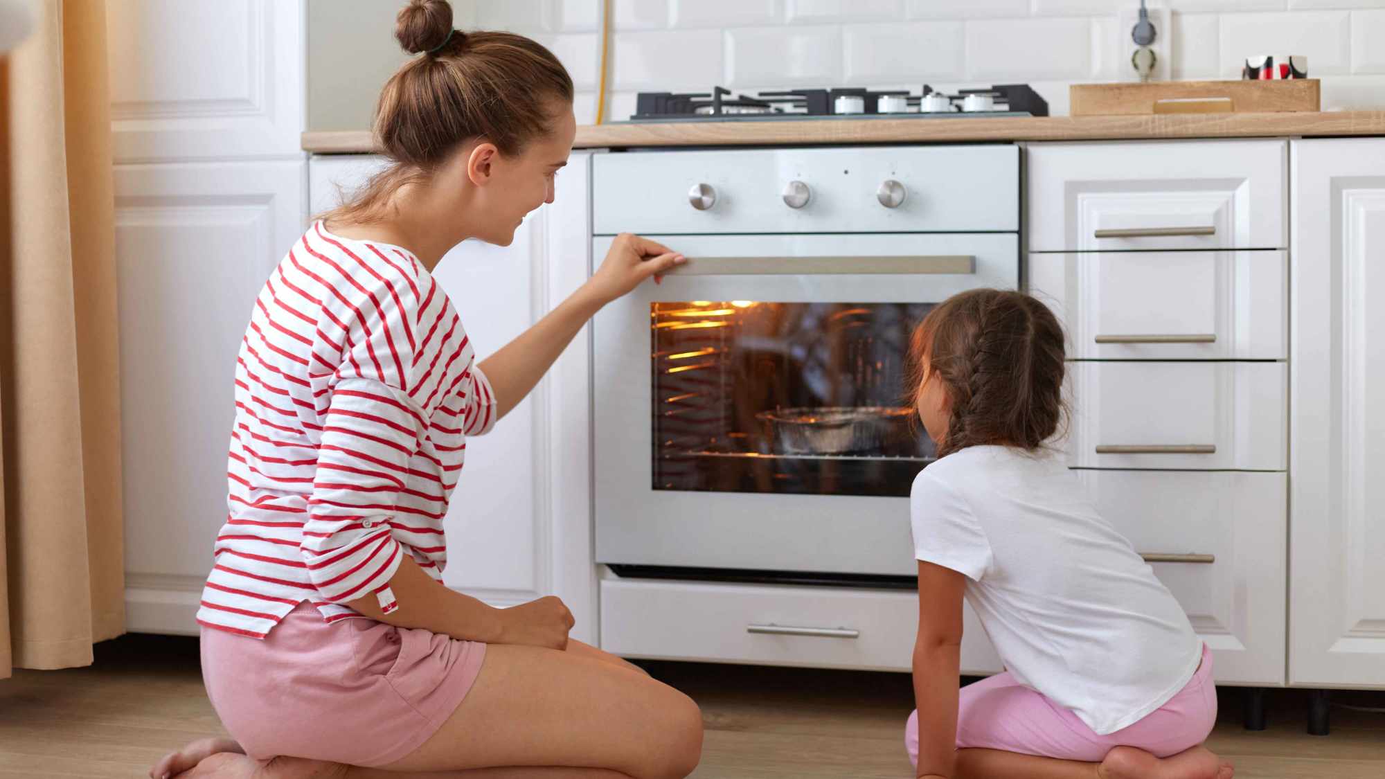 Familie vor Fernseher