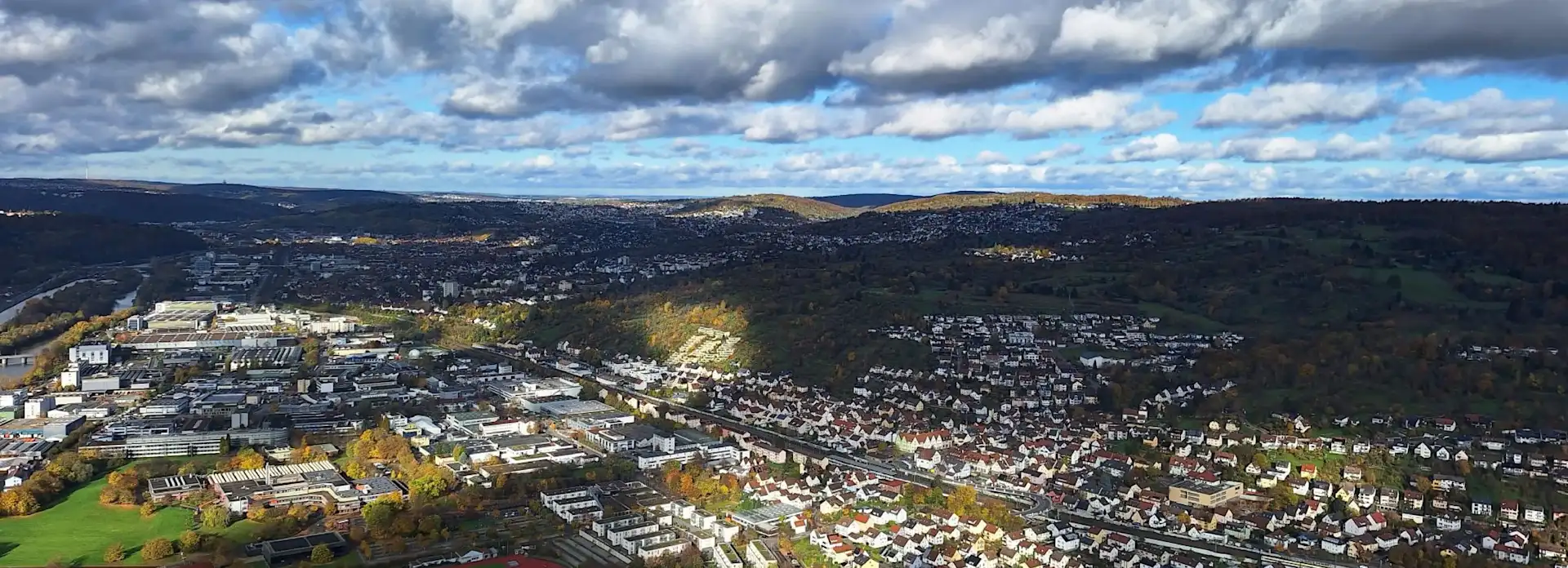 EnBW Luftaufnahme Stadt Landschaft Hügel Wolken