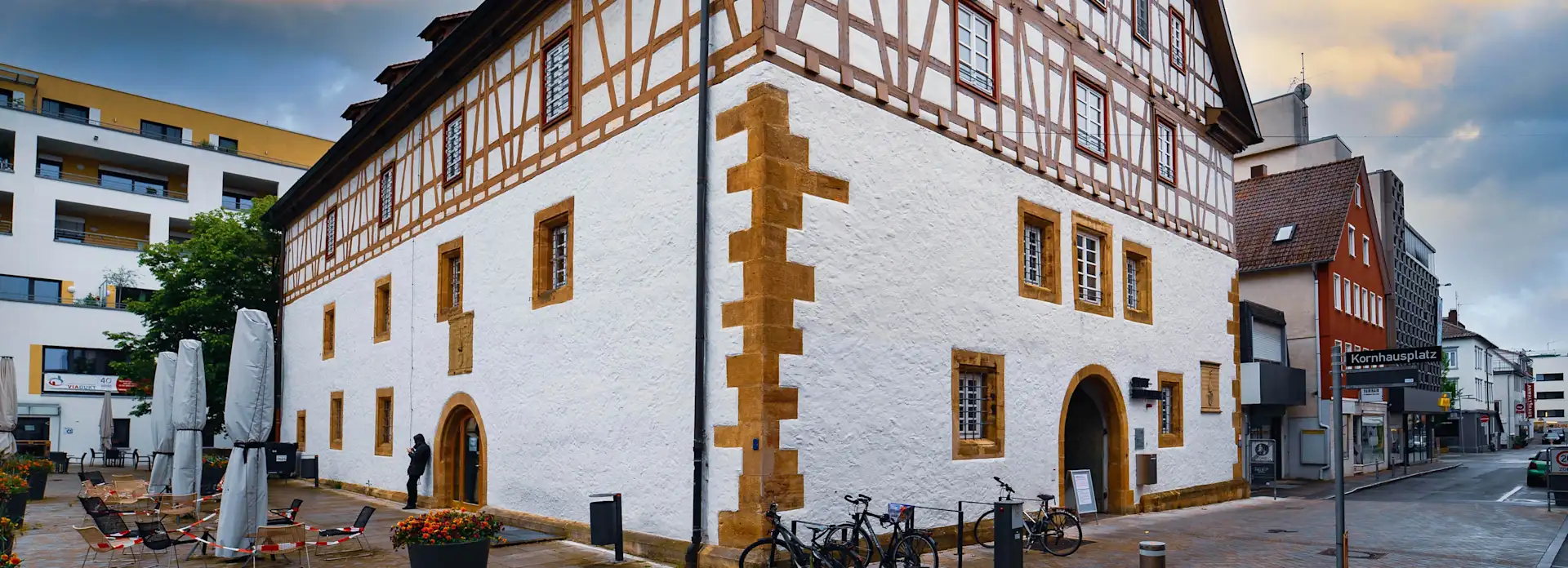 Stadtbibliothek in Goeppingen mit Blick vom Kornhausplatz