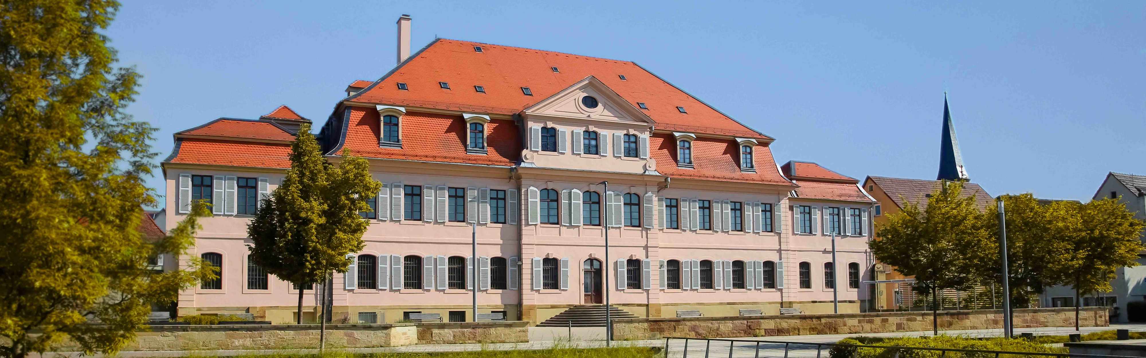 Schloss Boennigheim vor blauem Himmel