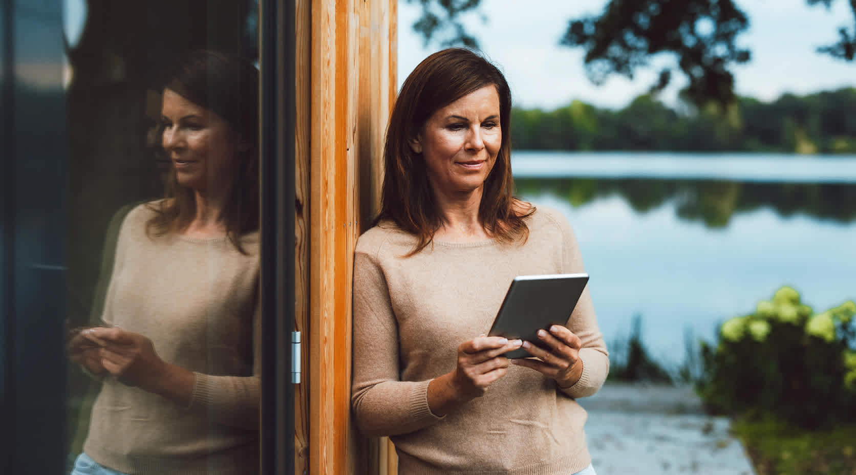 Frau mit Tablet