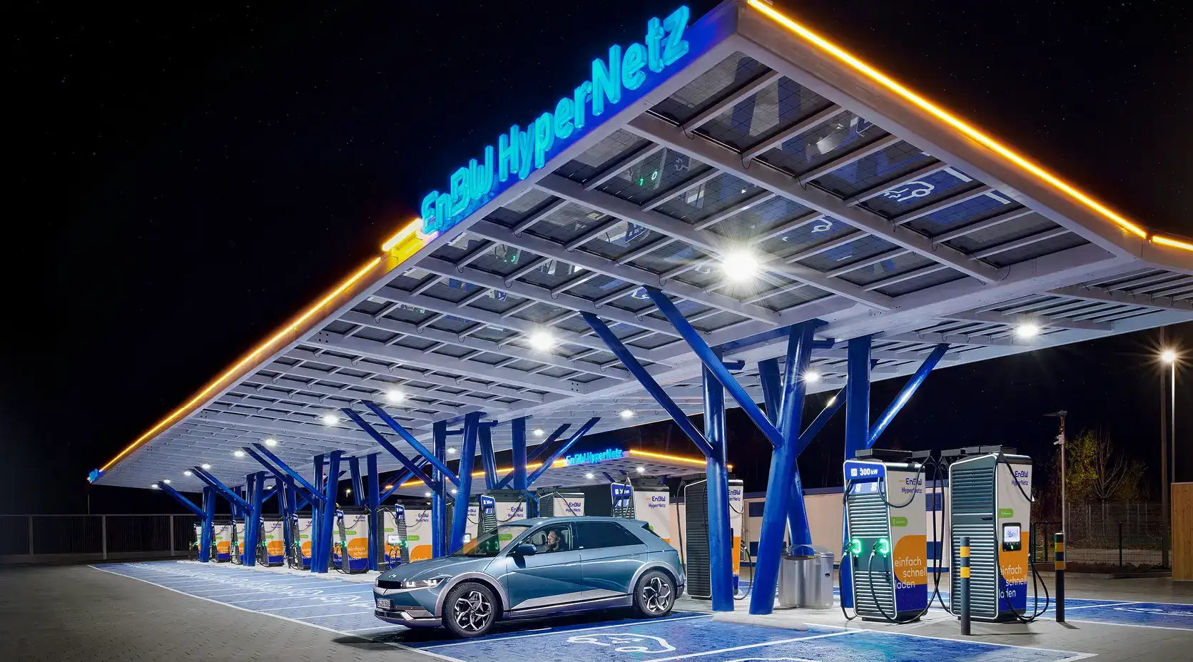 EnBW Ladepark Kamen Nacht