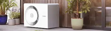 Wärmepumpe von Bosch auf einer Terrasse