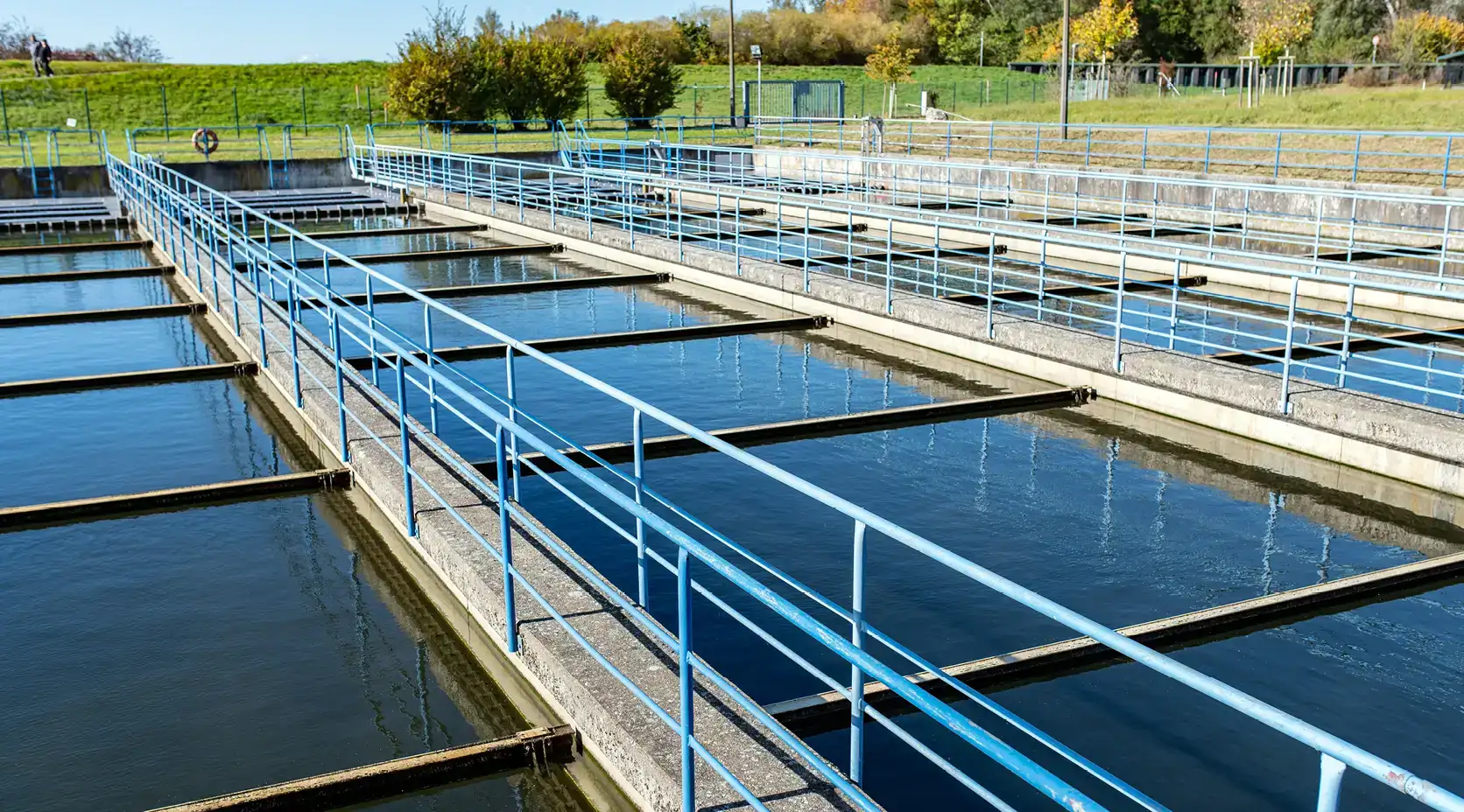 Kläranlage Schorndorf von außen Wasserbecken