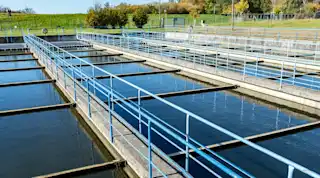 Kläranlage Schorndorf von außen Wasserbecken