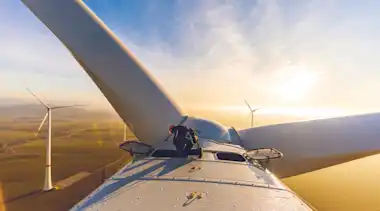 EnBW-Mitarbeiter auf einer Windkraftanlage