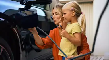 EnBW Elektroauto Förderung Mutter Kind Laden Elektromobilität