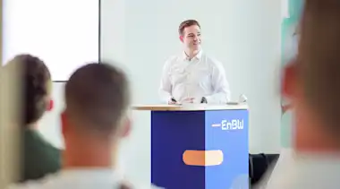 Robin Lopatecki bei seinem Vortrag „Smart Meter Hub – Aktuelles und Ausblick“ auf dem Smart Meter Day 2026