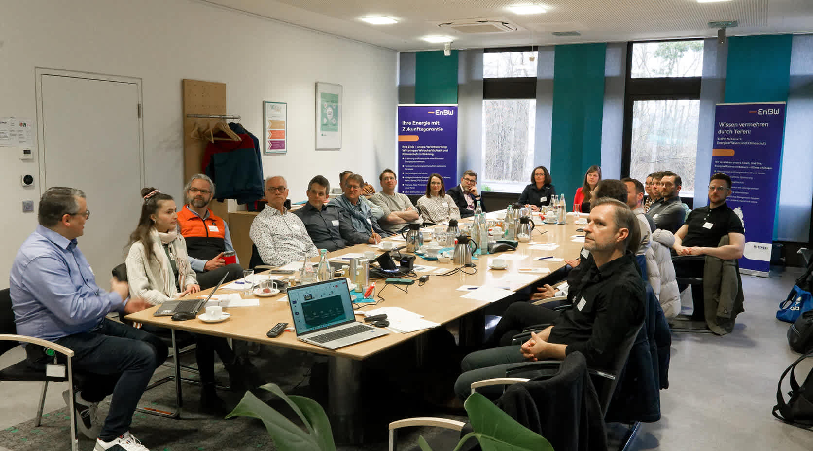 Mitglieder bei Netzwerktreffen für mehr Energieeffizienz.