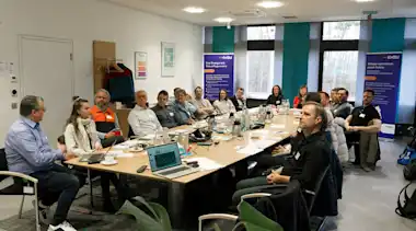 Mitglieder bei Netzwerktreffen für mehr Energieeffizienz.