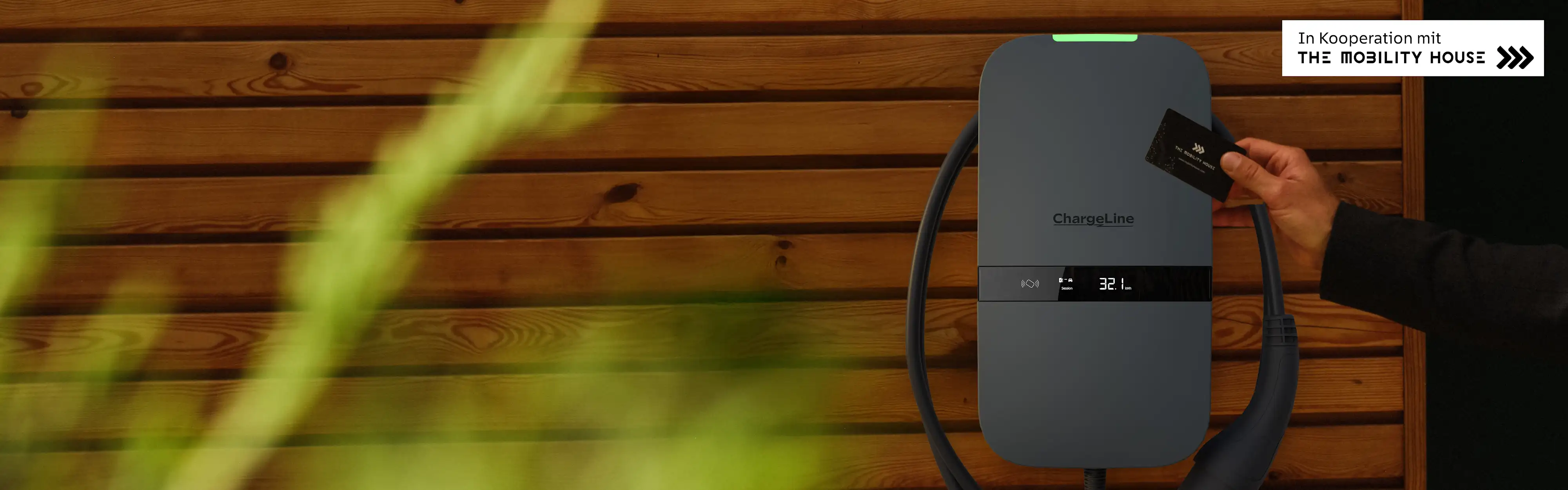 EnBW Wallbox Ladekarte Carport Holzoptik Störer Mobility House