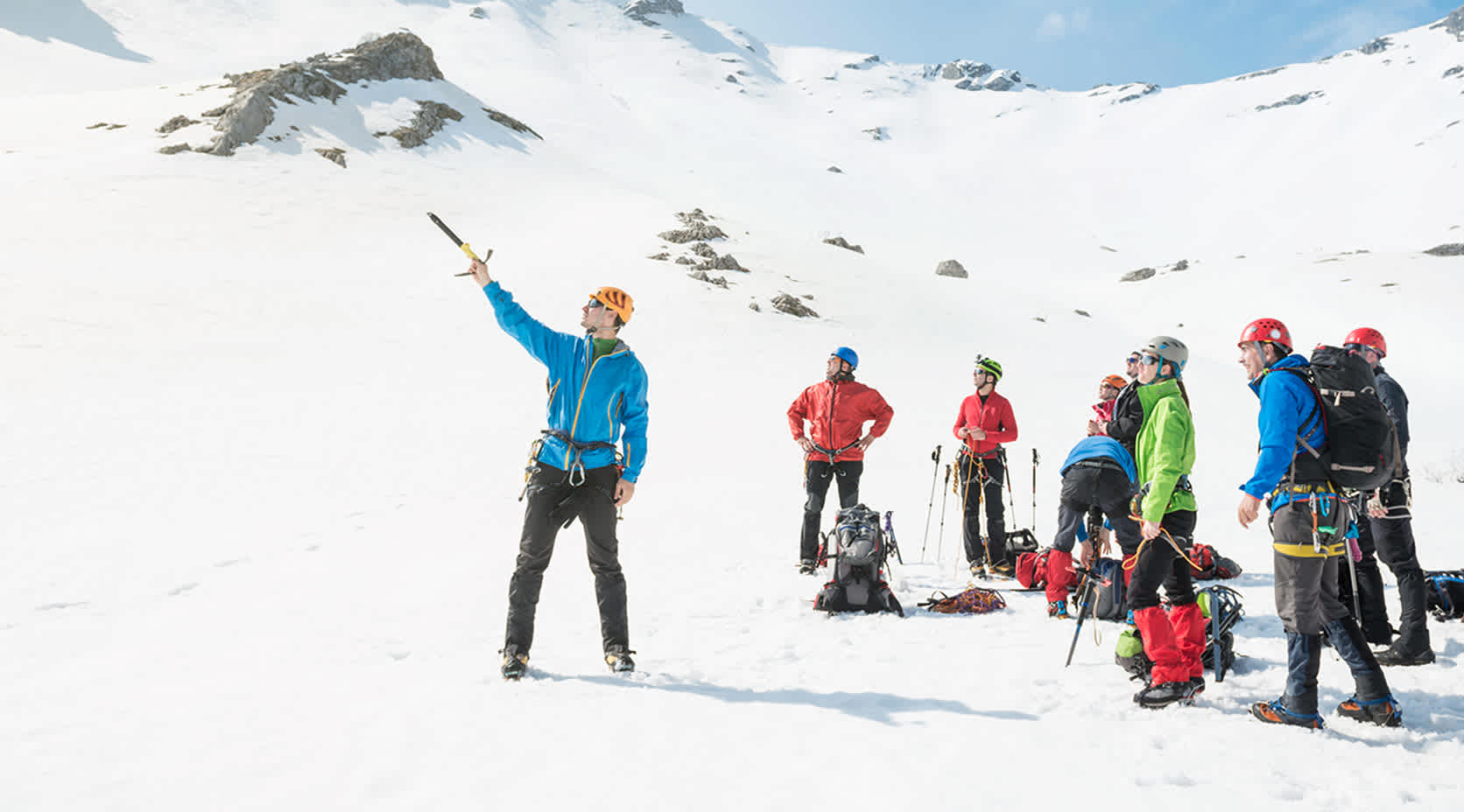 Team auf Expeditionstour in den Bergen