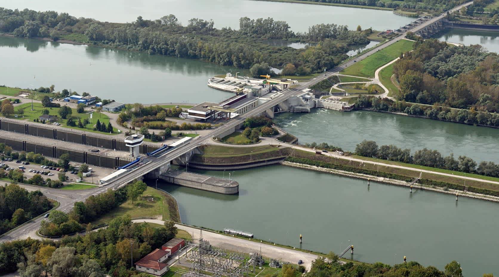 Luftbild vom Rheinkraftwerk Iffezheim