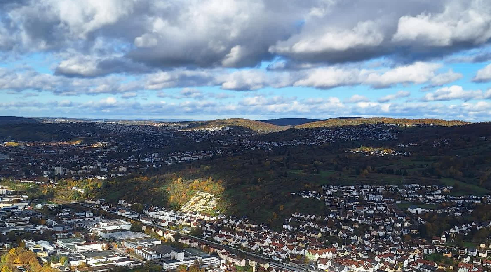 EnBW Luftaufnahme Stadt Landschaft Hügel Wolken