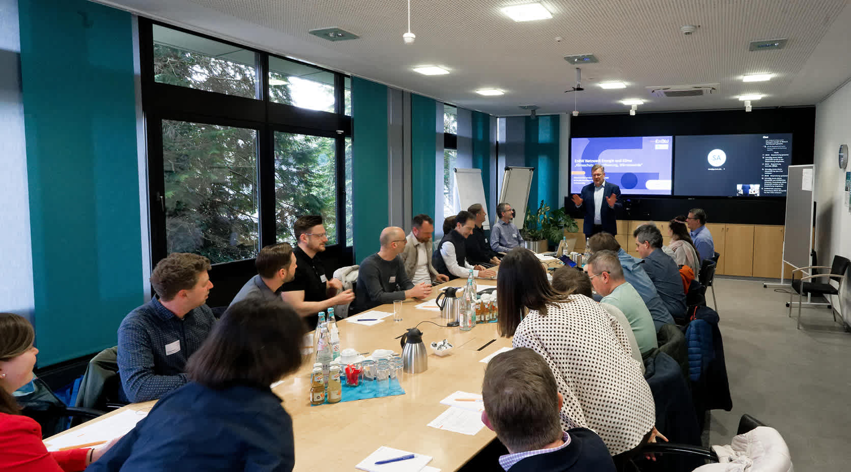 Mitglieder beim Neztwerktreffen für mehr Energieeffizienz.