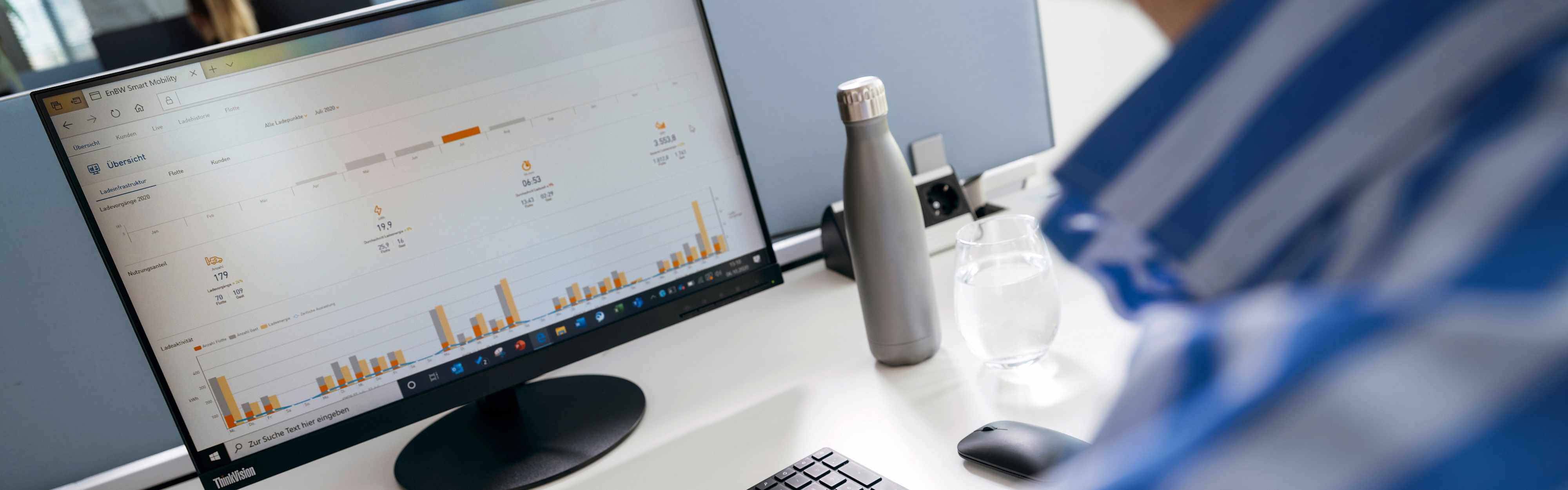 EnBW Mann Computer Monitor Diagramme Smart Mobility