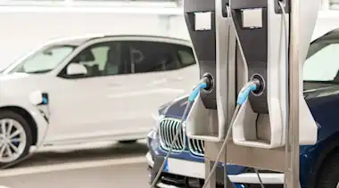 E-Autos laden in einer Tiefgarage