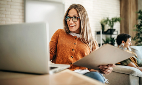 Free Zone or Mainland? How to choose the right license for your UAE online business in 2025