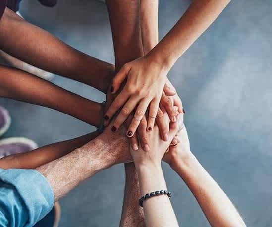 Gli amici sono la famiglia che ci scegliamo.